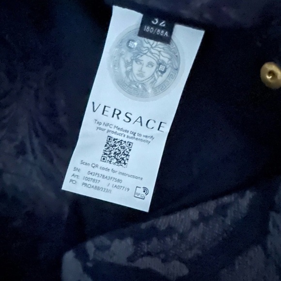 Versace - Picture 3 of 3